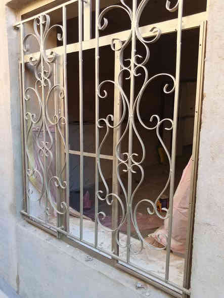 ♕ اعلان صفحه المقاول عبد الملك في حديثة العامه نتشرف بحضوركم الراقي♕إليك إعلانًا مُحسّنًا لخدمات المقاول عبد الملك:

# المقاول عبد الملك
نقدم خدماتنا في محافظة الأنبار، حديثة العامة. نتشرف بخدمتكم في:

# خدماتنا
- حفر ورصف البيوت
- تصيد جميع المواد
- لبخ درجة أولى
- صفط الطرمة
- حفر أساس
- نقل الرمل
- تفليش السقوف والصبات
- تسليك الكهرباء للبيوت الكاملة

# عروضنا
- *كادر صب*: نقدم خدمات صب البيت بكل دقة واحترافية.
- *كادر بناء بيت كامل*: سنقدم خدمات بناء بيت كامل في الأيام القادمة.
- *تجهيز البيت كامل*: نقدم خدمات تجهيز البيت كامل بكل دقة واحترافية.

# الأسعار
- *تسليك الكهرباء*: 4000 الف نقطه واحد 
- *عروض خاصة*: نقدم عروض خاصة لعملائنا الكرام.

# المميزات
- *دقة واحترافية*: يتم تنفيذ العمل بكل دقة واحترافية.
- *إشراف مباشر*: يشرف على العمل المقاول عبد الملك نفسه.
- *ضمان الجودة*: يتم تقديم ضمان على جودة العمل.

# للتواصل
يمكنك التواصل مع المقاول عبد الملك عبر مراسلة الصفحة الخاصة أو زيارة موقعنا. أو الاتصال على الرقم ***********
