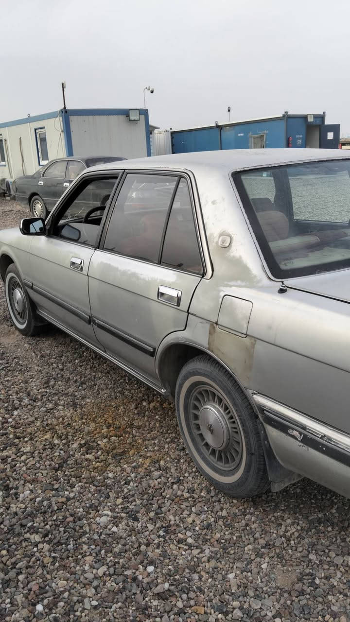 سيدان مديل 89 مكفوله من كلشي على لبلاد لاصبغ ولاضربه  بس هاذ لموضح بلصوره كير ومكينه بلاديات تبريد شغال السياره بسمي السعر 39 وبيها مجال بسيط مكاني بصره ***********
