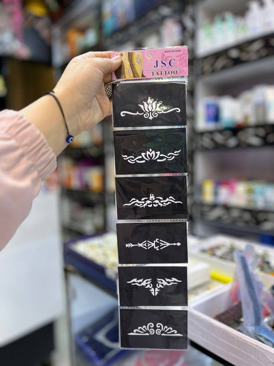 🎉✨ عروض العيد المميزة ✨🎉
💖 دلّلي نفسك بأجمل نقوش الحنّة وأرقى التصاميم
🌸 ستكرات حنّة + حنّة جاهزة بأشكال راقية تناسب كل الأذواق
🔥 تفليش أسعار العيد:
💥 ستكرات الحنّة: فقط 1000
💥 حنّة نقشن راقية: فقط 1500
😍 نقوش ناعمة + رسومات فخمة + جودة عالية
🎁 مناسبة للعيد والمناسبات
📍 زورونا في مركز زهرة بيروت
🚖 خدمة توصيل متوفرة
✨ العيد وياكم غير… خلي إطلالتچ تلمع ✨
رابط قناة تليكرام 
https://t.me/zahratBeirut2⁠
#عروض_العيد
#حنة
#نقش_حنة
#جمال
#مكياج
#العناية_بالبشرة
#العراق
#تفليش_أسعار


**إذا كنت صاحب هذا الإعلان وتريد حذفه لأي سبب، رجاءا أرسل رسالة إلى الدعم الفني**