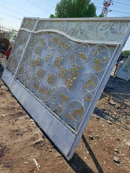 #للبيع  باب اسلايت 3مترات و60 الارتفاع مترين و10 الظهر  بليت مع الجراجيب والعكرب  حديد ثقيل جدا ونظيف جدا   @ مكاني  بغداد الغزاليه  ويوجد توصيل    ***********
***********
