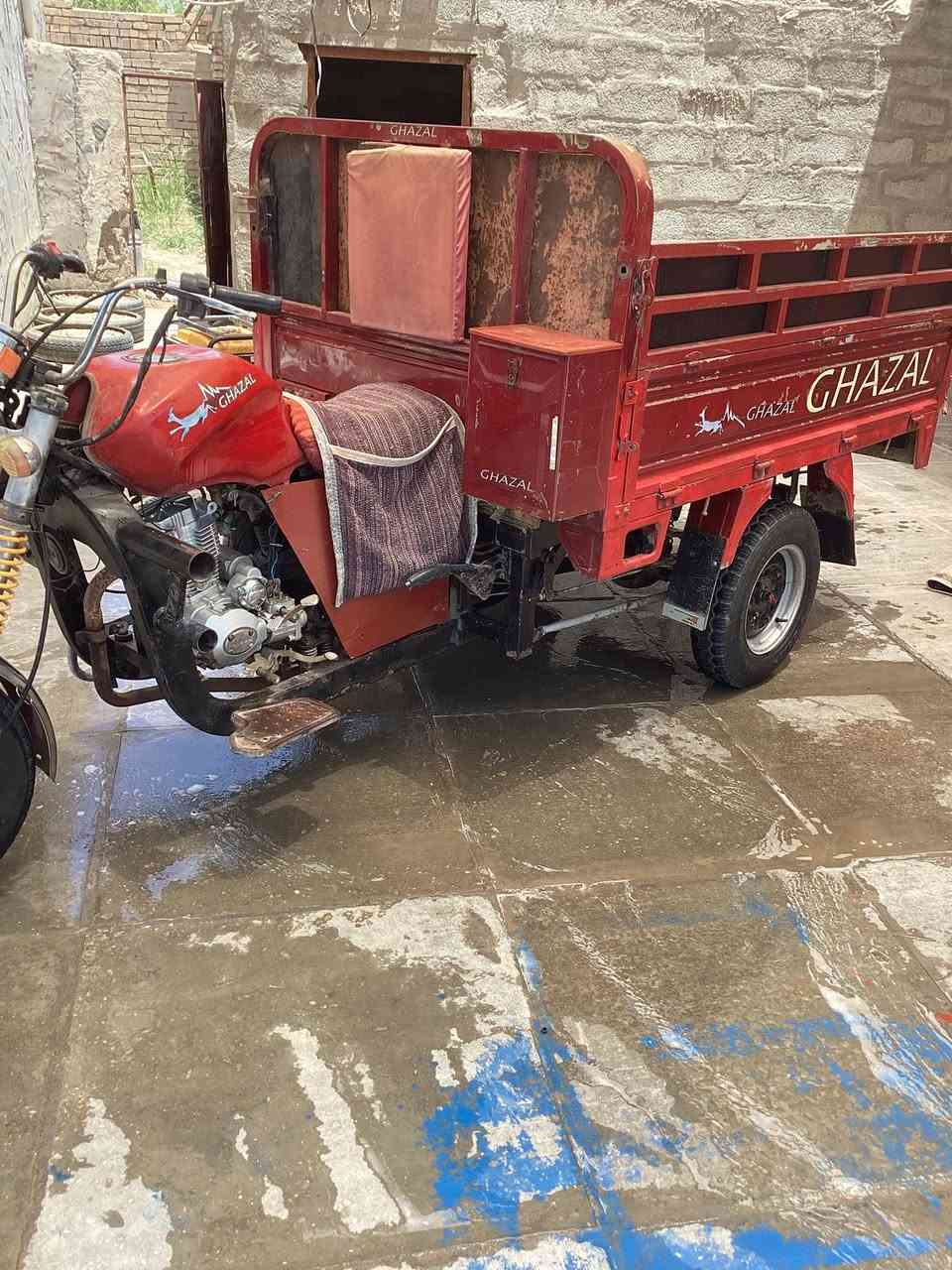 سلام عليكم
ستوته جمره فحل للبيع موديل 2020
مكينه 150cc جديده كفاله عامه 
كير بوكس جانبو 200cc
گاردن اكسل جديد بل باكيت 
بدي حصيره بلاد امغلفه حديد مغلون 
شاصي كفاله عامه اوراق اصولي 
سعر 1700 بيه مجال للشراي 
للتواصل ***********
