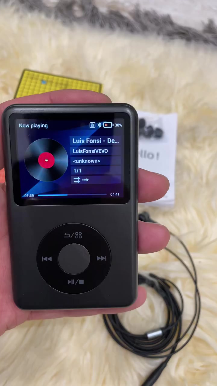 مشغل mp3 و فديو من شركة  Innioasis Y1
راديو FM على الهيدفون
بلوتوث
شحن تايب C

جديد كامل الملحقات

للطلب و الاستفسار مراسلة الصفحة
متوفر توصيل لجميع محافظات العراق


**إذا كنت صاحب هذا الإعلان وتريد حذفه لأي سبب، رجاءا أرسل رسالة إلى الدعم الفني**