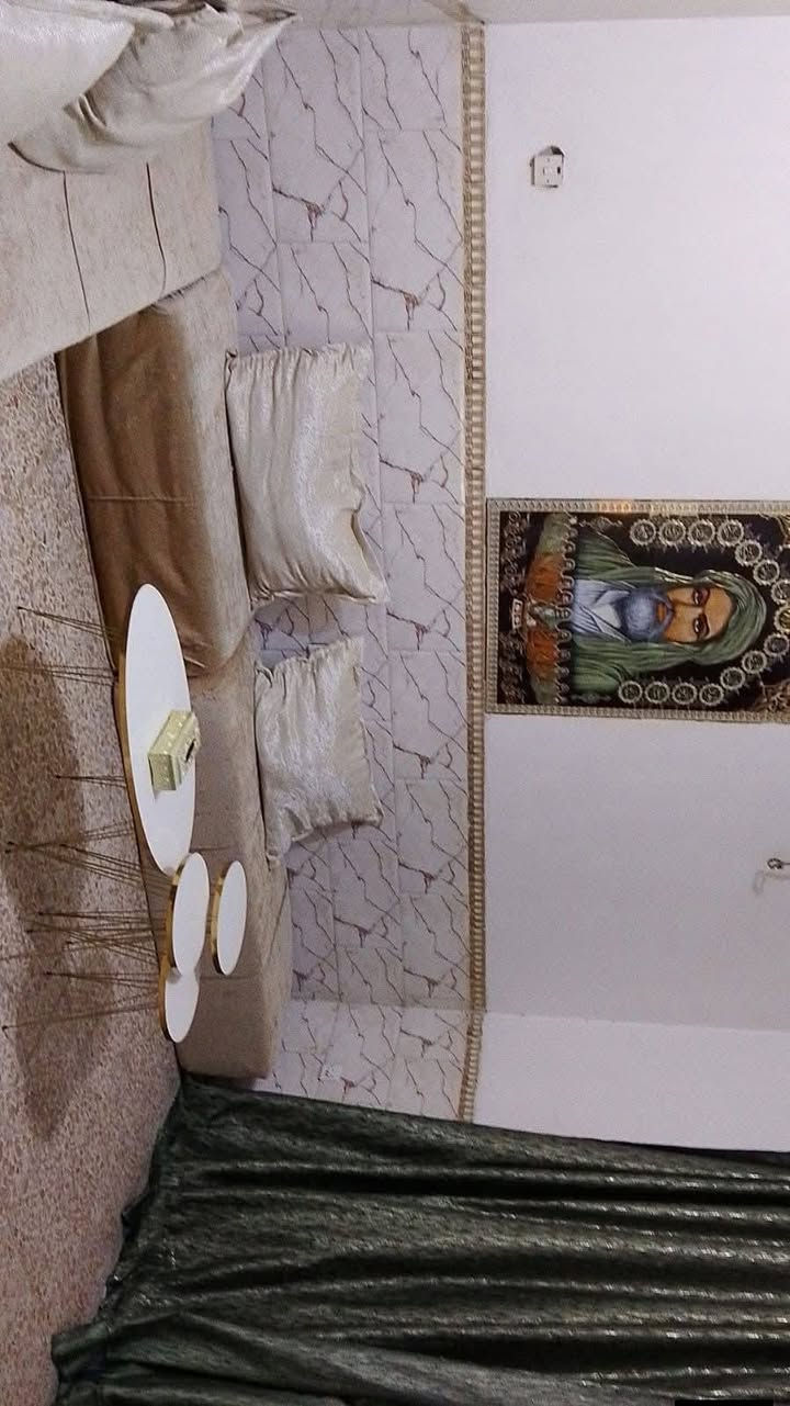 بيتي \
زراعي \ سند 25 .... العبيدي الرئاسه
شارع 20 ... قرب مجمع الببسي
المساحه 200 متر
طابق ونصف
الارضي ...\ 2 غرفة نوم
صاله بمساحه واسعه 7× 6 متر
استقبال ... مطبخ ... حمام ... كراج كبير يتسع لسياره واكثر
الطابق العلوي ...\ غرفتين نوم + صاله .. حمام
ملحق محل غير مكتمل البناء
الخدمات \ مجاري ماء كهرباء . نت.. ماعدى التبليط 
السعر 130 بي مجال للشراي
المراسله على الواتساب  ***********  غير متواجد على الفيس
تحياتي
