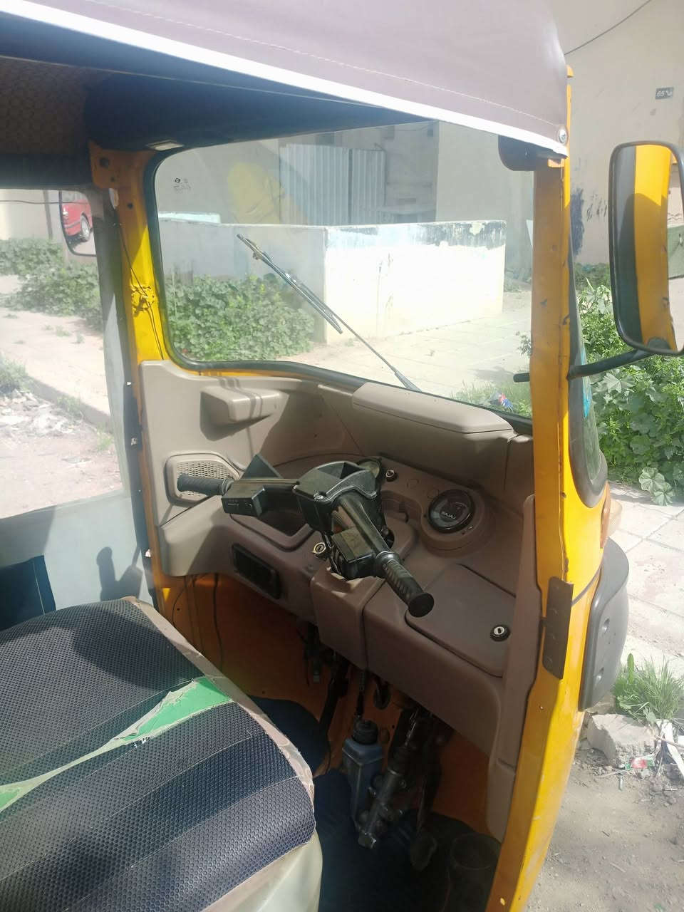 السلام وعليكم تكتك للبيع موديل 21 رقم سنويه بسمي تحويل ثاني يوم مكينه مفشوكه قبل اسبوع كله غراض شركه التكتك مثل مواضحه بصور والفيديو لتخابر وتكلي شبيها ما بيها ما اعرف تجي وشوف بعينك السعر 7 وربع قفل مكاني شارع حيفا ***********
