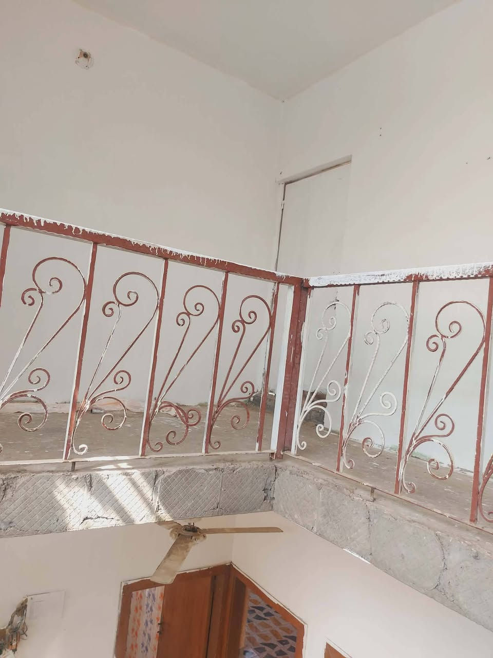 يوجد بيت للايجارالمساحه ١٥٠ غرفه نوم واستقبال ومطبخ وصاله وصحيات داخلي وخارجيه  موقع على  شارع  تبليط بدايه حي برهان للاستفسار الاتصال على الرقم***********
