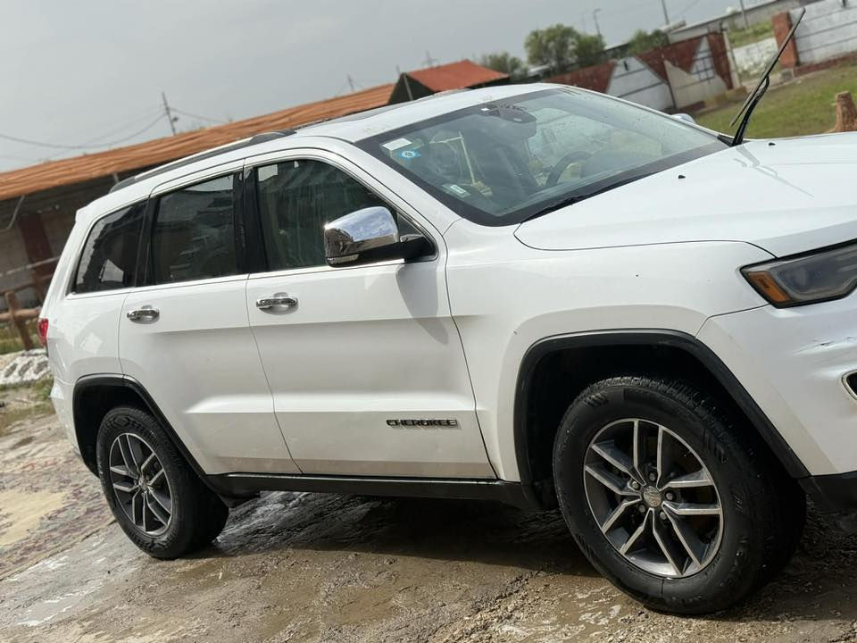 سلام عليكم 
اليريد  جديد ونظافه 
جيب  كراند شيروكي لمتد فوول  جديده 
1.مديل 2017 فتحة سقف 
2.ماشيه 160
3. حجم المكينه 6 سلندر 6.V جديده بالباكيت 
4. رادارات خلفي 
5. كشنات جلد و شامو  داخل بيجي 
6. شاشه كبيره 
7. كامره خلفيه اصليه 
8. حساسات بلادي 
9. لايت + لايت زنون 
10. نظام سبورت نظام ايكو نظام مانع انزلاق 
11. بصمه + تشغيل عن بعد 
12. صندوق كهرباء 
13. نظام اقتصاد من توكف بالزدحام تطفي 
14. كشنات تتفئة + ستيرن تتفئه
15. مكان السياره بغداد اللطيفيه  
16. رقم بغداد بسمي هزه جديده 
17. رقم مميز 
18.تثبيت كشن السايق 
19.ضرر فقط باب السايق. بدون ارباك كلهن سليم 
سونر موجود بالمنشور 
السعر 212


**إذا كنت صاحب هذا الإعلان وتريد حذفه لأي سبب، رجاءا أرسل رسالة إلى الدعم الفني**