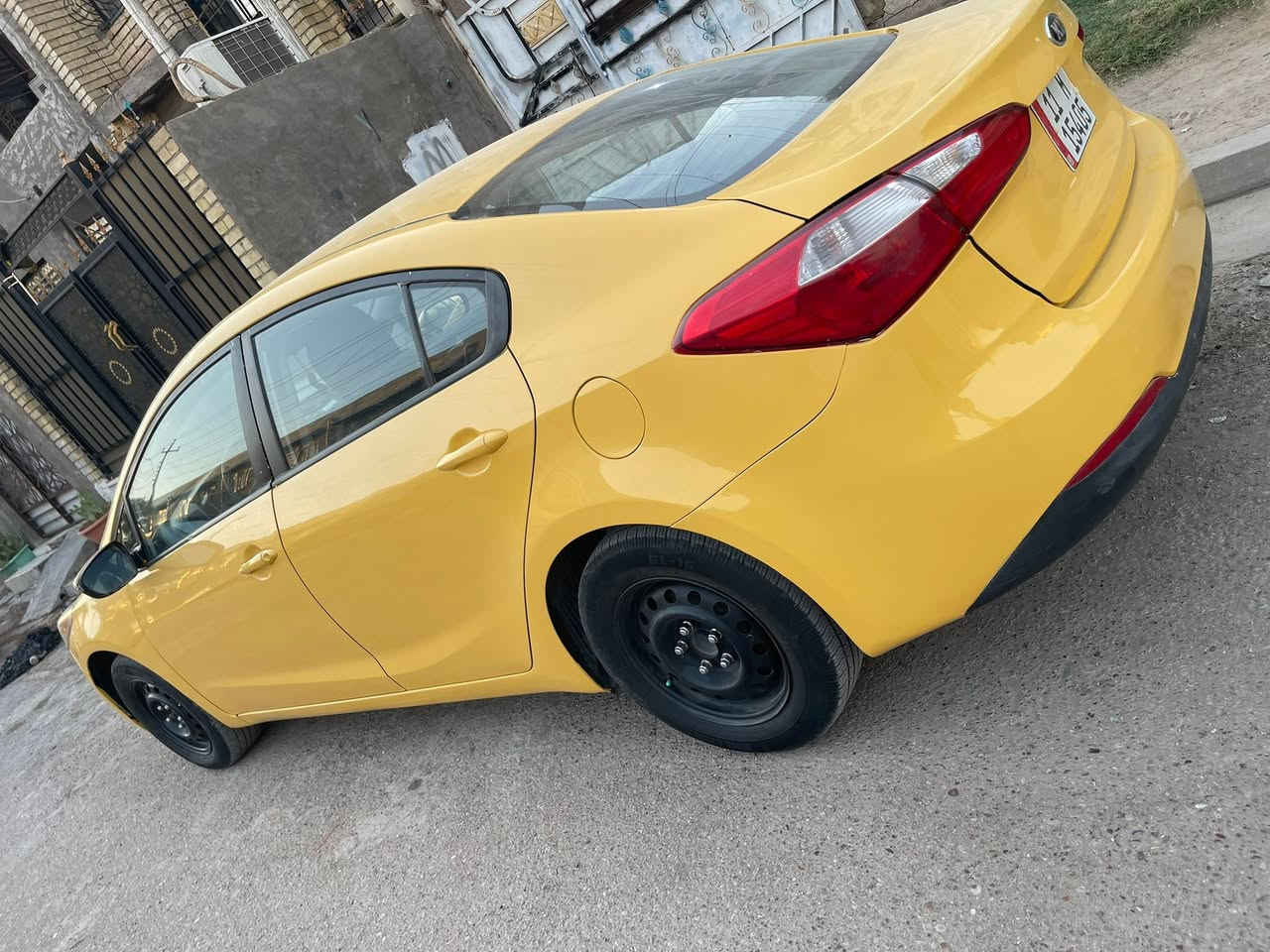 سلام عليكم كيه سيراتو مديل 15 خليجي فقط مبدل بيهه بنيد بدون دواخل كير مكينه جاهزة حداديه تخم تاير  صبغه جديده مناقصه شي مصفره هيه غرامه سياره بسمي تحويل مكان سياره بغداد الشعب سعر 88 بيه مجال قليل ***********
