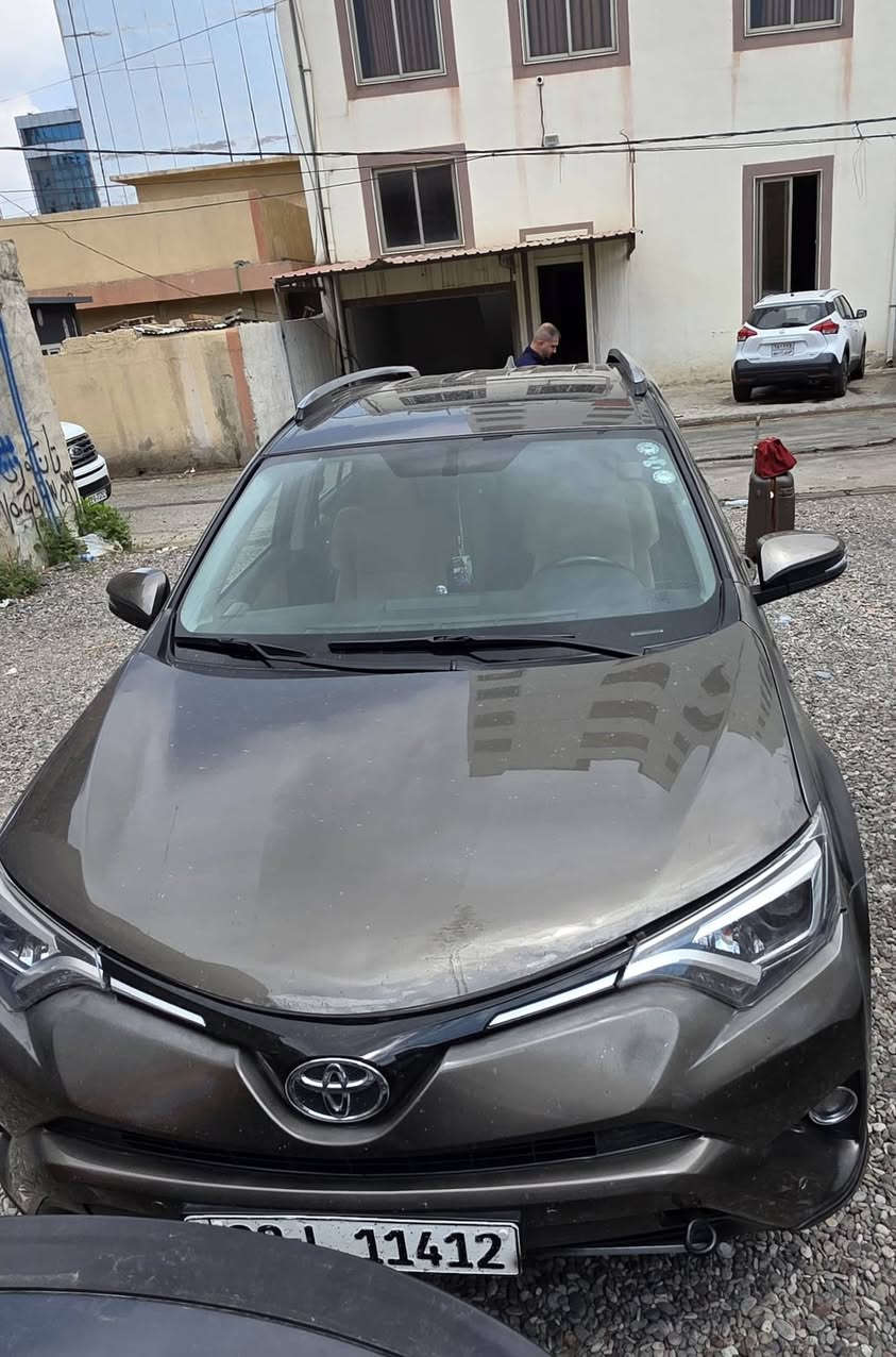السلام عليكم.
للبيع تويوتا راف فور RAV4 موديل 2018
 بـ144 ورقة وبيها مجال 
خليجي وكالة شركة ساز  فول مواصفات لمتدد 
رقم اربيل الدولي. تحويل مباشر باسمي
محرك ٢٥٠٠
( صبغ جاملغ خلفي وجاملغين امامي - وبيها بارد بسيط )
المكان : بغداد - 
رقم الهاتف : ***********
