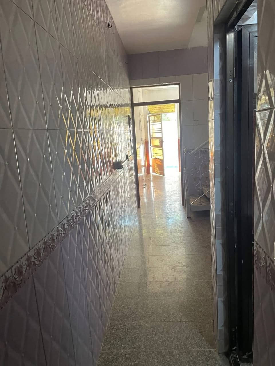 للبيع✅
55م.     
الطابق1️⃣أستقبال+مطبخ+غرفة نوم+خدمات
الطابق2️⃣غرف نوم عدد(2)
الموقع📍حي اور-قرب سايدين مثلجات الملكة
🔸السعر:155 قابل للتفاوض

مكتب الثقة للعقار
حي اور-شارع نادي النفط-مقابل مركز سناريا لطب الأسنان
***********📳
***********📳
