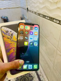 ايفون اكس إس ماكس جهاز كلش نضيف فقط بطارية والبصمة متوقفه بطارية 100 ا...