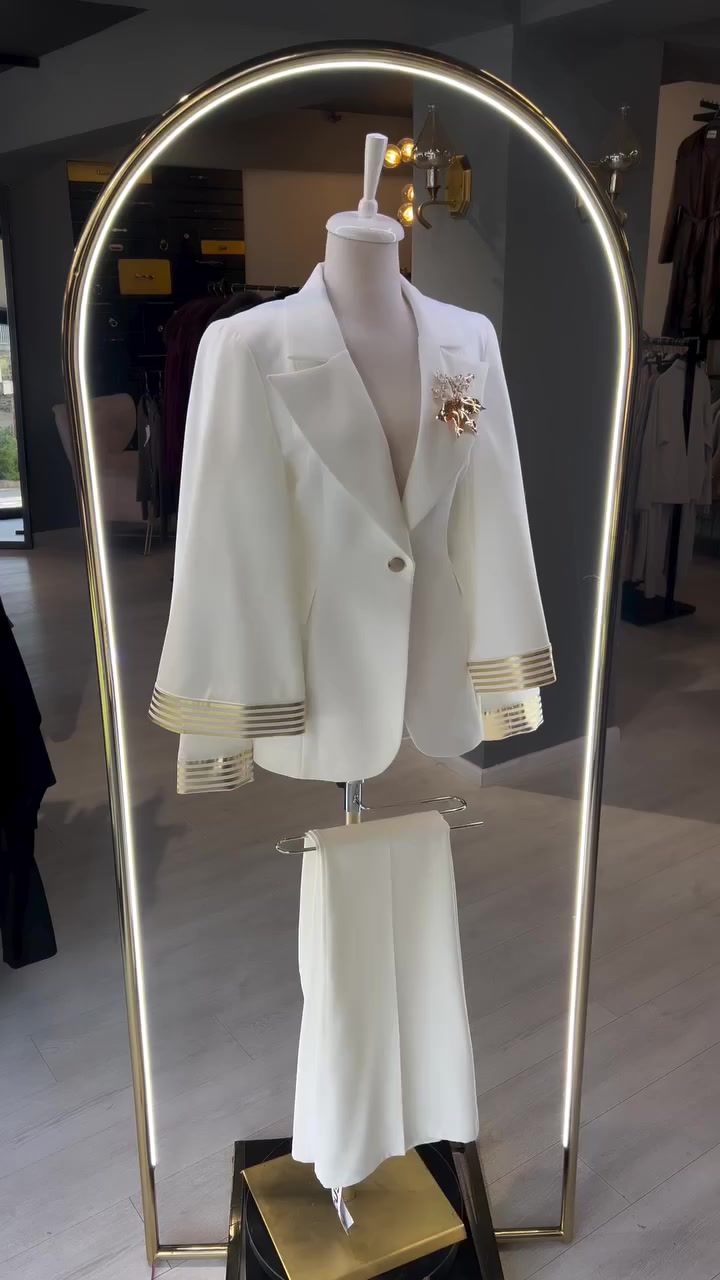 موديل تحفة بتفاصيلة  طقم مبطن  انيق خامه دابل ايطالي سعر 40 الف
متوفر توصيل لجميع محافضات 
قياس 48/46/44/42/40/38/


**إذا كنت صاحب هذا الإعلان وتريد حذفه لأي سبب، رجاءا أرسل رسالة إلى الدعم الفني**