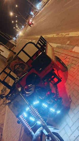 السلام عليكم شباب ستوته اوراق ستوته حلوه وخير من الله سعر 1,500 وبيهه مجال حك الجيه العنوان البصره شط العرب الريان قرب ملعب الريان رقم الهاتف:***********
