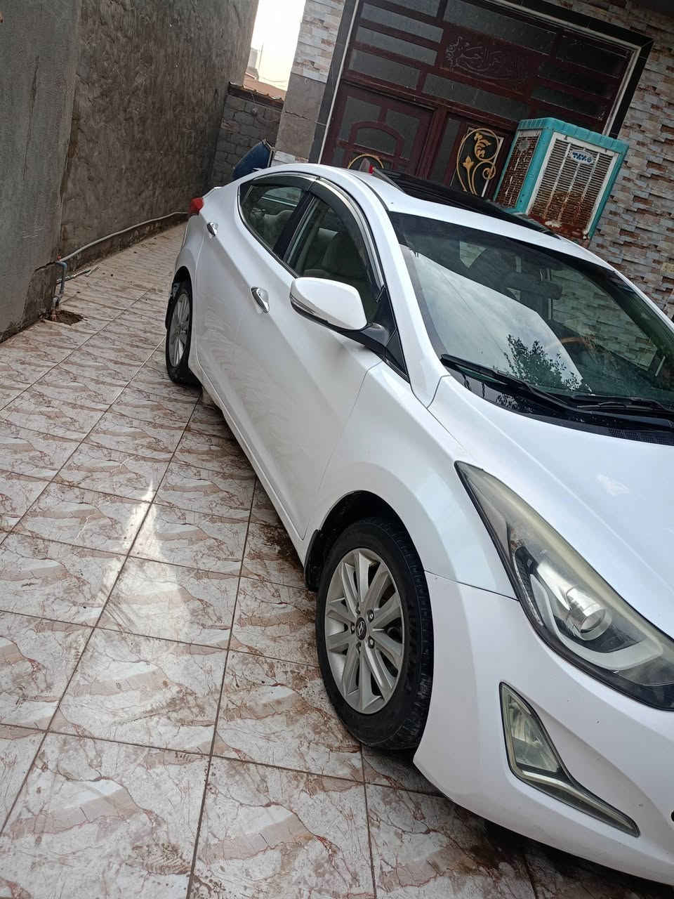 سلام عليكم النترا موديل 2016بيه قطعتن بدون دواخل مكينه 1800دوش  جاهز من كير ومكينه وحديه وتبريد وتخم تاير رقم بغداد انكليزي العنوان حله السعر 113وبيه مجال قليل ***********
