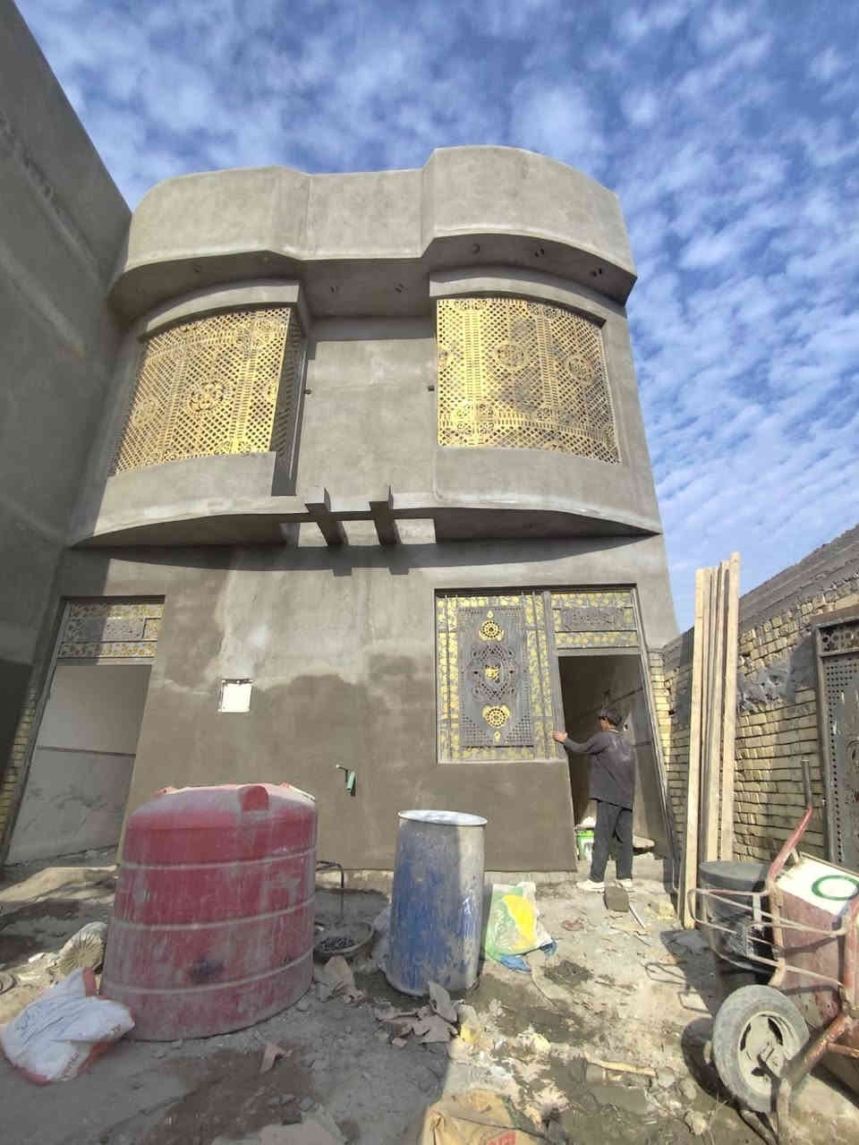 سلام عليكم خلفه لبخ  طلس وجهات صعد رتفاع  درجه اولى وشرط هندسي شغل مرتب ونضيف التزام بلعمل ***********
