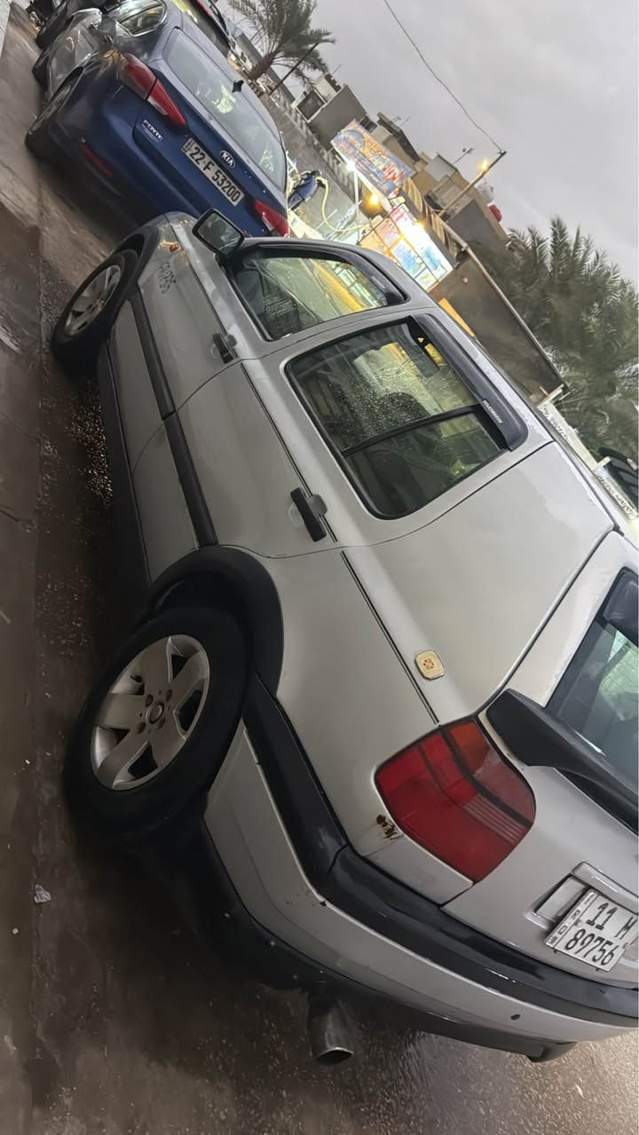 كولف 92
‎ محرك 2000 كير اوتو   
‎كهربائيات. وتفاصيلها كل على  وضع الشركه ما ملعوب بيها 
‎طبعا السياره  صدرها امامي خلفي     
‎كير مكينه تمام 
‎تبريد ثلج شغاله.  
‎ ويل رياضي وتخم تاير   
‎ غرفتها نظيفه 
‎السياره كاملها مكمله اي نقص ما بيها  
‎رايده 42 وبيها مجال بسيط
‎مكاني الدوره  *********** بغداد, العراق
