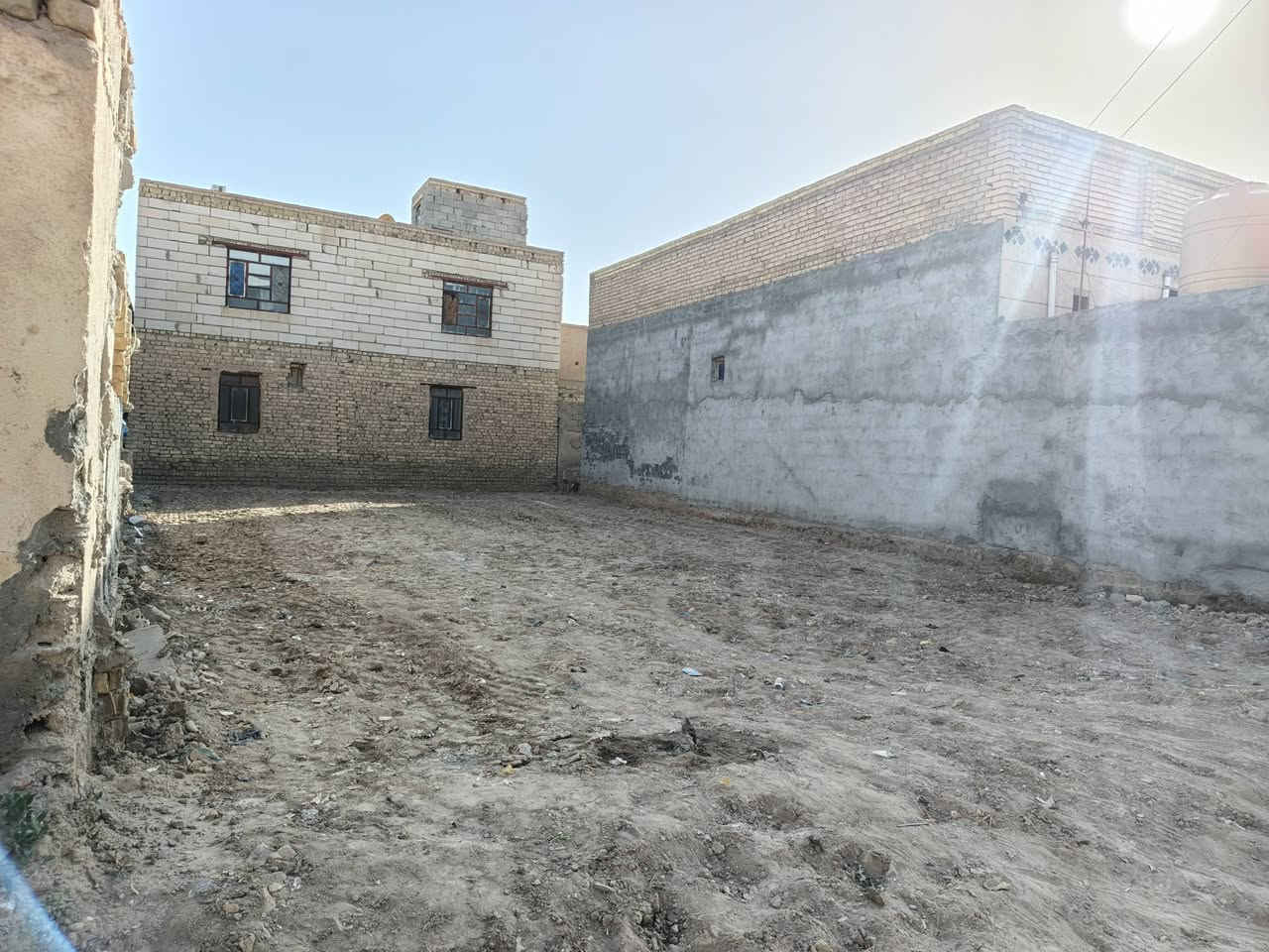 السلام عليكم ...
🏚️((( يعلن مكتب المنتظر للعقار عن وجود  🏠  )))) قطعه للبيع موقع القطعة قرب  بيت صدام  شارع سيد عبدالله القطعه جاهزه ومحدوله مداور ثاني يوم المساحة 250
اللا ستفسارالاتصال ***********
