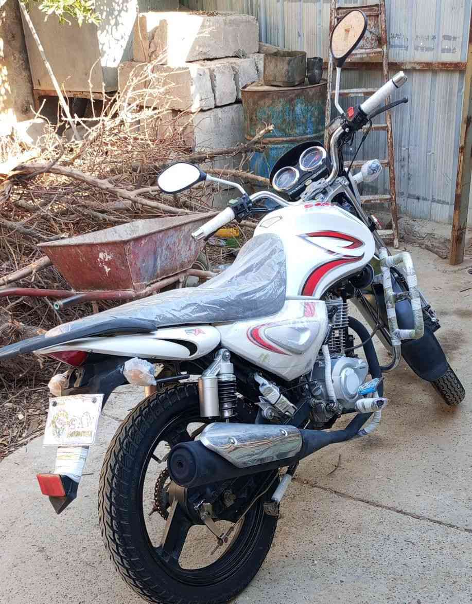 سلام عليكم للبيع سنكي عالي موديل ٢٠٢٠ بلادي محرك لاتنقيص ولا تبخير صوت ناعم كلش ماطور كامل من اوراق وكلشي كهرباءياته كامله نكره سلف تشغيل بل ريمونت مال وكاله تايرات جدد هورن سيدان الاصلي مال شركه صالنصه شخطه مبيهه وياله سدر دبلات كله شغال مكاني دجيل ولايه هاي كل التفاصيل كتبتهه اليريده يتصل يستفسر عل سعر فقط والموشراي لايتصل ***********
