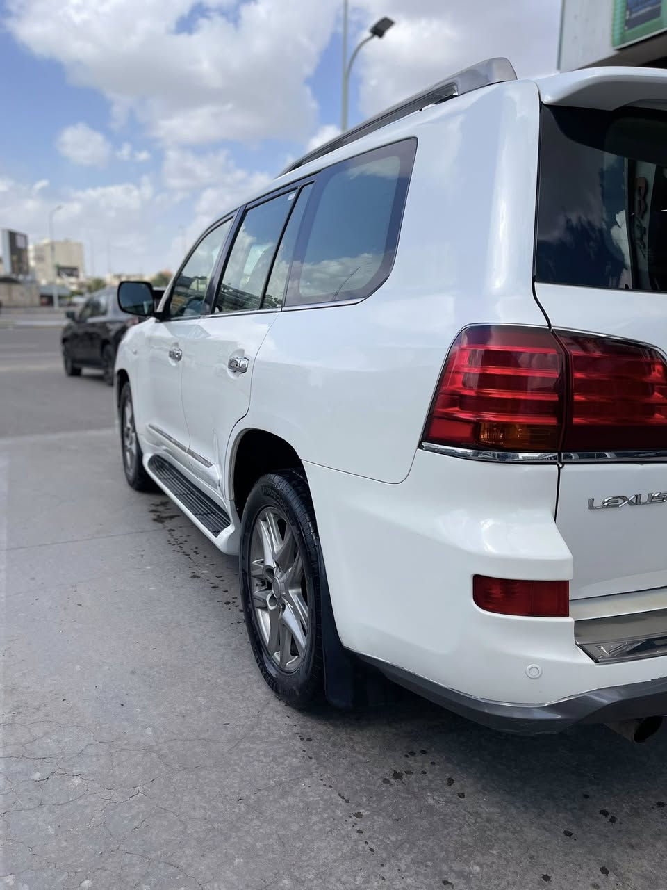 لكزس 2010 
كير ومحرك كفاله 
السياره مصبوغه عام 
السعر 230
العنوان بصره الزبير 
للاستفسار ***********
