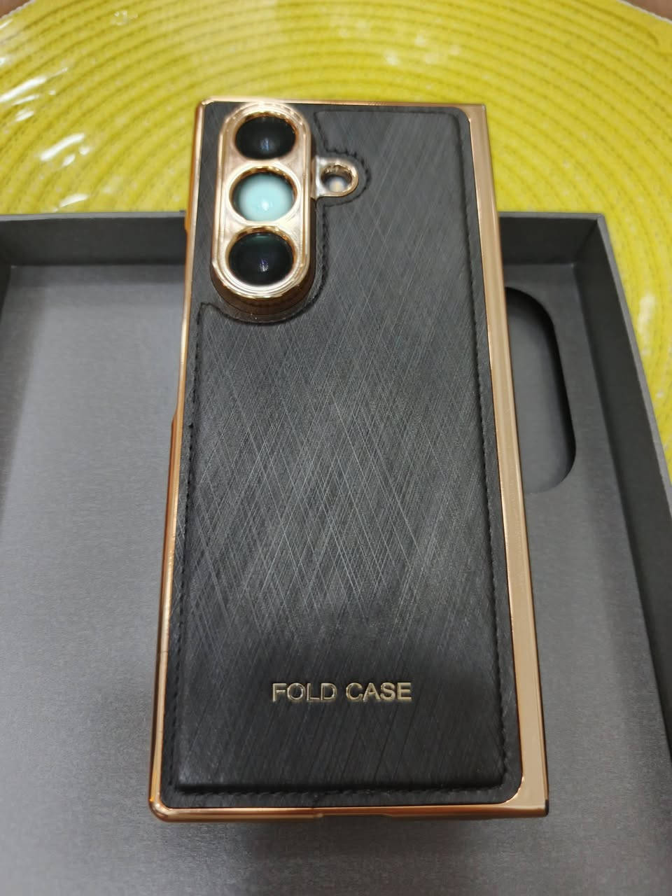 للبيع جهاز Samsung Galaxy Z Fold7
نسخة الشرق الأوسط – خطين – سعة 256GB
الجهاز نظيف جداً بحالة الوكالة، استخدام خفيف جداً، لا يوجد أي خدش أو أثر استعمال نهائياً.

المواصفات:
• المعالج: Snapdragon 8 Elite for Galaxy
• الرام: 12GB
• الذاكرة: 256GB
• الشاشة الداخلية: 8.0 إنش Dynamic AMOLED 2X بدقة عالية و120Hz
• الشاشة الخارجية: 6.5 إنش Dynamic AMOLED 2X 120Hz
• الكاميرا الخلفية:
200MP أساسية
12MP واسعة
10MP تقريب بصري 3X
• تصوير فيديو 8K
• بطارية 4400mAh
• شحن سريع + شحن لاسلكي
• مقاوم للماء والغبار IP48
• يدعم 5G
• بصمة جانبية سريعة
• سماعات ستيريو Dolby Atmos

الجهاز ممتاز جداً ولا يحتاج أي مصروف، مع كامل الملحقات.

للتواصل خاص.
***********
