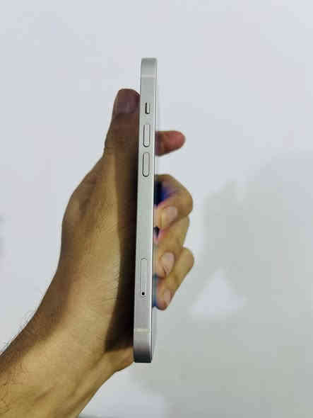 ١٣ عادي بطارية 83 ذاكرة 128 نظيف جداً ومكفول كفالة عامة نموذج M السعر 400 قفل قفل بدون عملة 
البياع تقاطع درويش
***********
