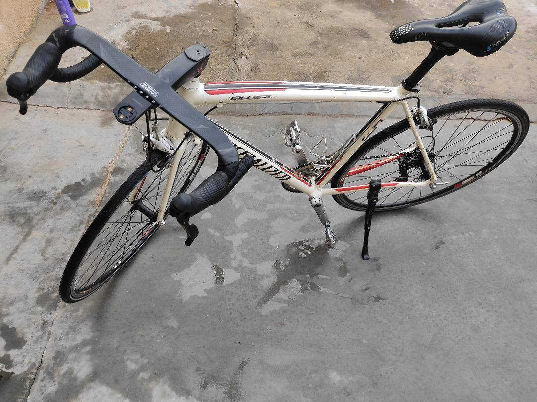 دراجه غنيه عن التعريف رود ماركه سبشلزد يجي ستيرن كاربون ماشه كاربون بوري سرج كاربون الفريم المنيوم الوزن ريشه السستم سورا براكيت وبريكات 
السعر خاص ***********
