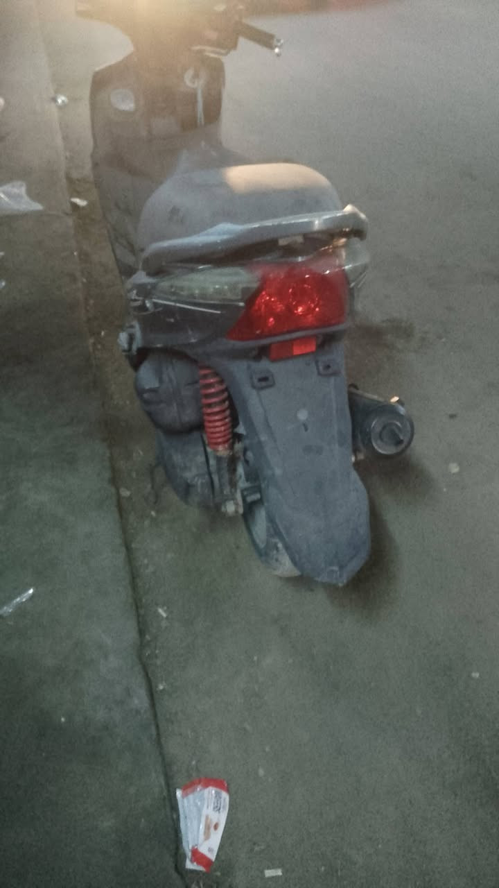 سلام عليكم للبيع دراجه سيام بلادي نوزل دراجه متروكه بس شغال سعر 150الف شراي يخابر  مدينة صدر ***********
