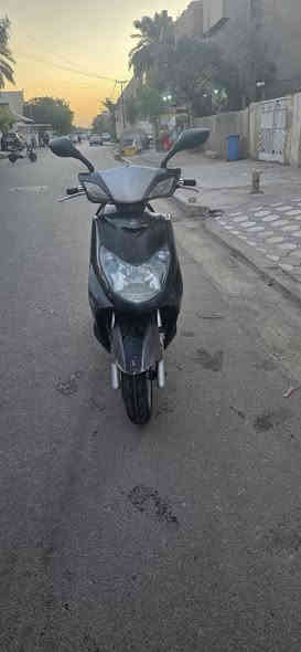 سلام عليكم من رخصت الادمن سكنس للبيع شغاله نقص بصيط بيها مثل (تريشه مال يمنا مابيها والكيلو متر مقطوع ورايدلها تنضيف جويتر) الباقي كله شغاله المكينه برغي واحد مامفتوح من عدها  جيب فيتر وتعال افحص السعر ٧٠٠ بيها مجال اذا تحب اتصل على هذا الرقم *********** العنون شارع فلسطين
