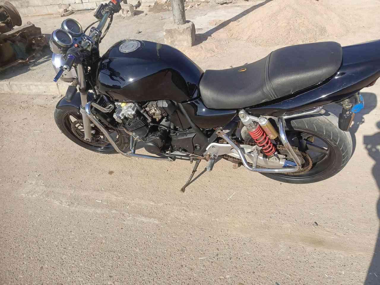 السلام عليكم دراجه سي بي فور  نضيفه اوراق كامله ومكمركه  الدراجه نكره اباي وكت ومابيه تأخير واي نقص مابيه أوراقه كامله 7 اوراق  وارداجه رياضي دبل فصله  ومستعجل ع بيعتهه لان عندي بناء السعر مليون 400 وبيه مجال الشراي عنوني ميسان حي الحسين وهذا رقمي والموشراي لا يتصل رجاء ***********او مراوس بستوته نضيفه
