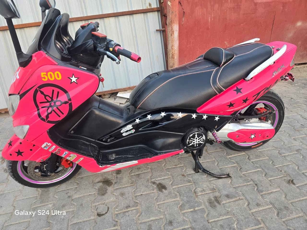 سلام عليكم تي ماكس 2008.    للبيع   دراجه مزوده 
مصبوغه جماليه 
مكاني كوت مركز مدينه.  
مكينته مفتوحه اومشتغليه شغل مضبوط 
يم مصطفى جي تي 
  هذا رقمي ***********
موجود واتساب 
سعر  2و 700 وبيه مجال
