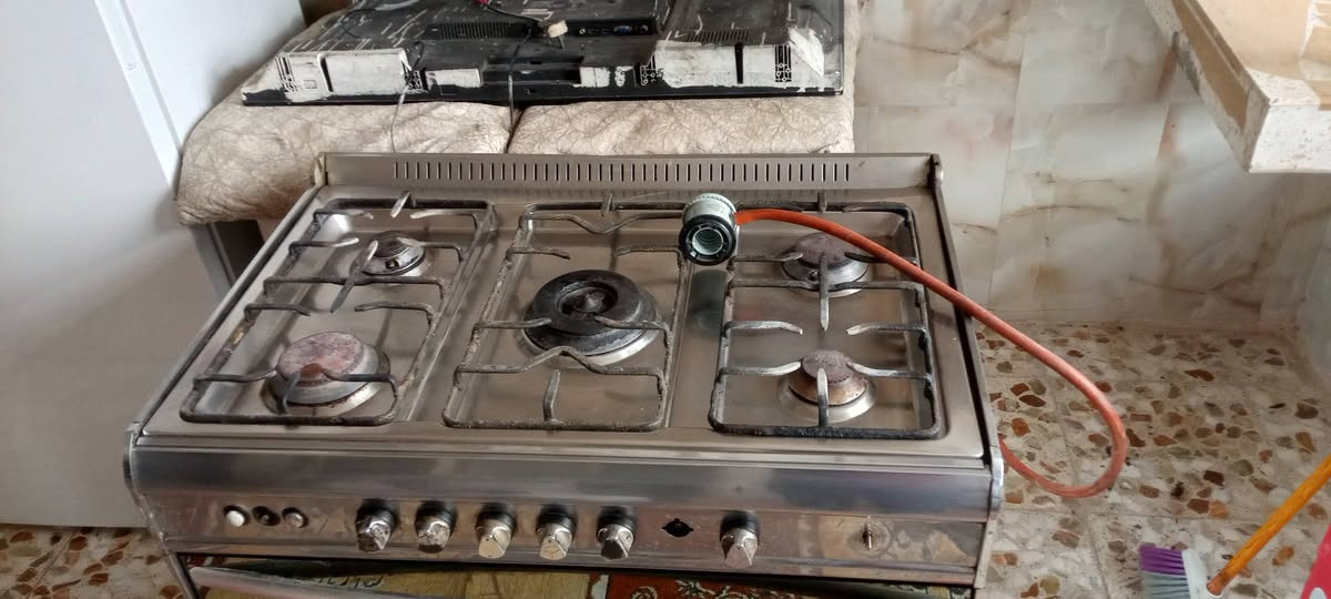 سلام عليكم طباخ 5 مشاعل مصري شرط الفحص والشغل كامل صواني السعر 150 وبي مجال قليل العنوان حي الزهراء ***********
