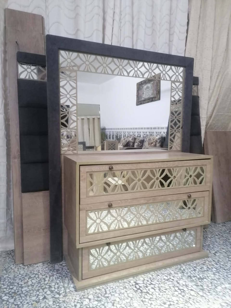 ياالله السلام عليكم غرفه نوم ضخمه نظيفه جدا بس الجامه مامئثره بيه فطر مال باب  غرفه 6قطع السعر 450حالين مفصخه لغرض النتقال بيع مستعجل لغرض النتقال العنوان بغداد الشعب كله اناره الكمديات جرارات وقلابات كله شغلات


**إذا كنت صاحب هذا الإعلان وتريد حذفه لأي سبب، رجاءا أرسل رسالة إلى الدعم الفني**