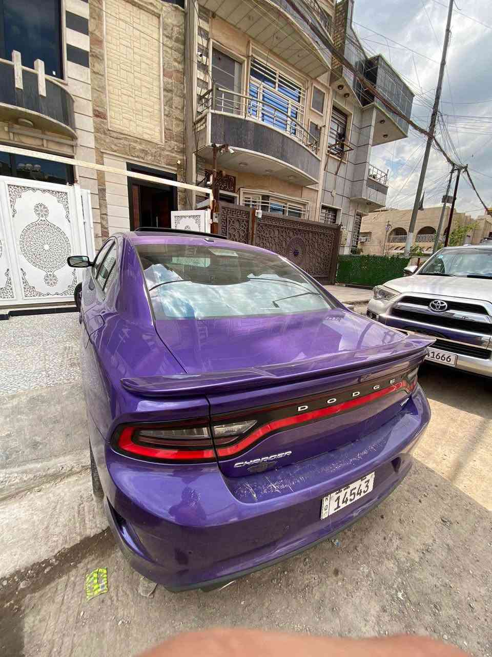 دوج جارجر خليجي  وكاله هارلم 2019 GT
 
المحرك: V6/3600 

 اللون : بنفسجي داخل احمر 

عداد المسافه 41 الف كيلو

السعر 230

المواصفات : 

   •فتحة سلايد
* المصابيح الأمامية مع LED . 
* حساسات .
* شاشه كبيرة مع نظام ملاحة نفكيشن GPS .
* الشاشة مع اوپشنات SRT . 
* ويل قياس 20 انج GT plas
* مقاعد جلد  .بلون السيارة 
* كشن السائق كهرباء .
* تشغيل عن بعد .   .
* كاميرا خلفية .
* مرايا متحسسة للاضاءة العالية .
   • كير شفتات .
* سوبر تراك باك 

السياره بيهه حادث امامي دعاميه وبنيد وصوره السونار موجوده

مكان السياره : بغداد

للاستفسار : *********** بغداد, العراق
