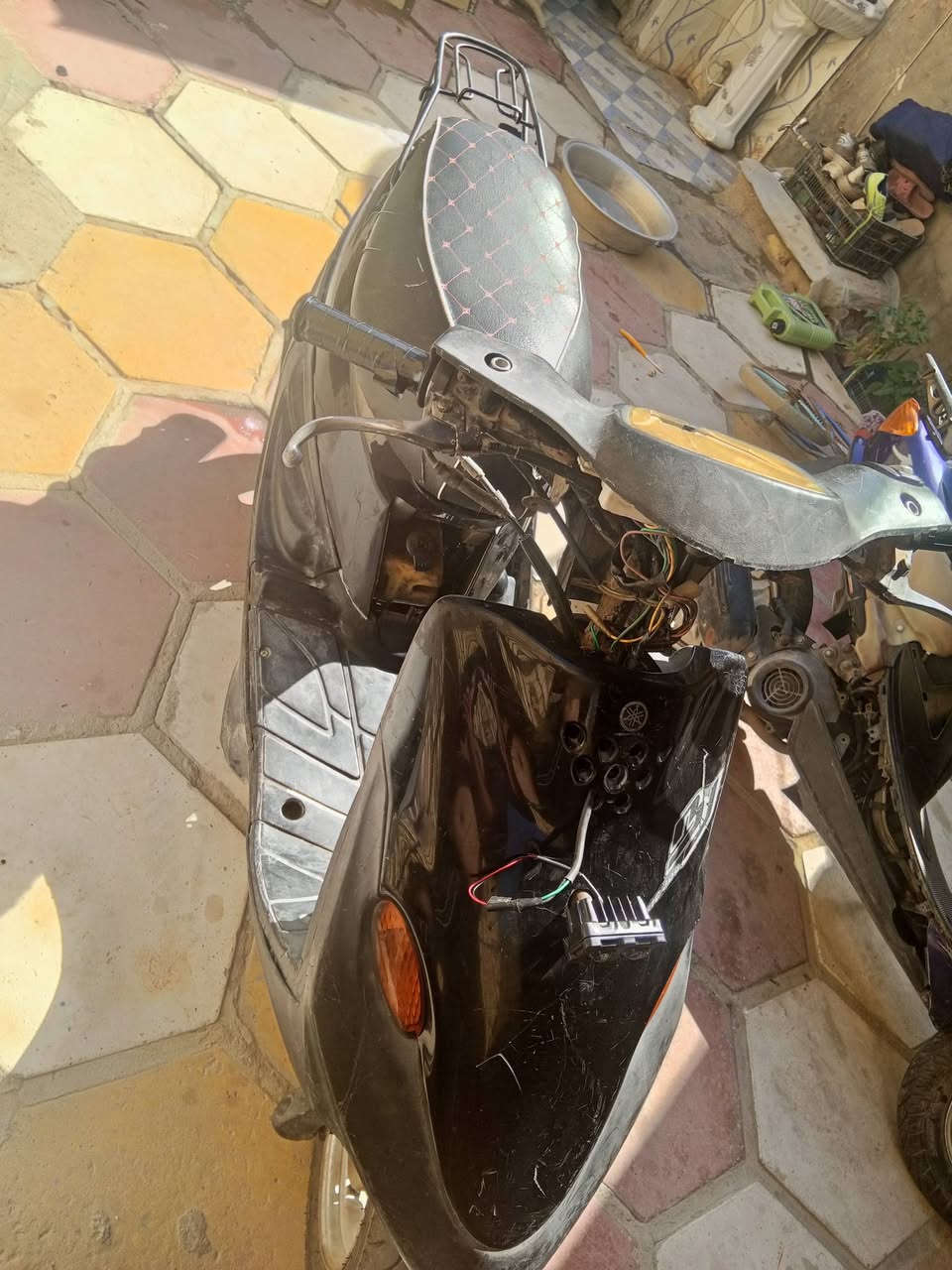 دراجه بيجي تسعه ازروف للبيع دراجه شغاله عوزها ترتيب مشي يخبل وشغاله لايت هندر واحد كهربيات اشاير وكلوب عوزها جوزه وباتري رايدها 250 وبيها مجال قليل رقمي *********** مكانها ناصريه مركز
