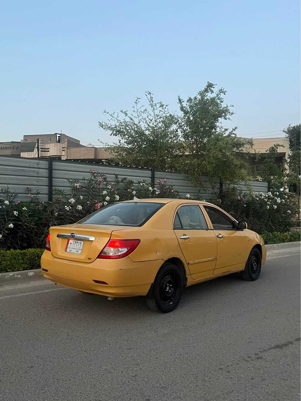 BYD F3 ٢٠١١ 
السياره مكينه كير تبريد خير من الله 
مكينه وكير ياباني 
صدر جديد تخم تاير جديد 
سياره تنكر سلف وتطلع وين متريد 
منظومة زنون 
رقم بغداد مصفره هيئه 
السعر ٤٠ وبي محال للشراي 
مكان سياره سيديه قرب تقاطع درويش 

0771 382 1380 بغداد, العراق

