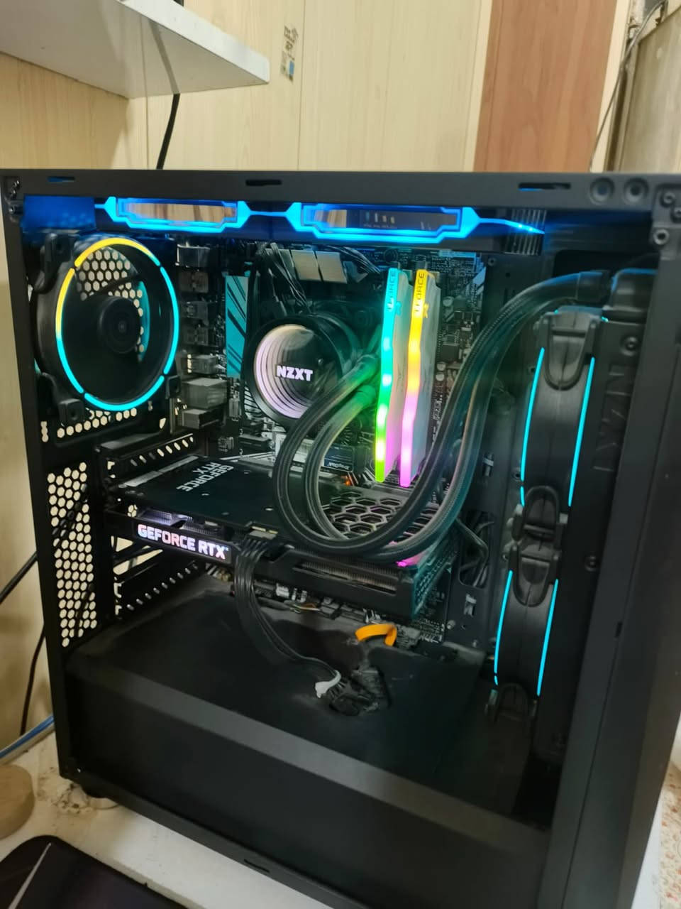 السلام عليكم
حاسبة للبيع كيس + شاشة
الحاسبة عليها شوي ملاحظات هي جانت متروكة وهسة من فتحتها لكيت كم واير مزلوغ وطكيتة تيب كما موضح بالصورة بس ابد ما مأثر عليها وشغالة طبيعي صاير الي ٣ اشهر استخدمها وكلش طبيعي 
 
الشاشة من شركة ايسر حجم 25  والهرتزية 180 من نوع ips 

KJKR-PGYD

CPU 17 9700
TEAM GROUP DELTA RGB Black DDR4

16GB 3200

M.2 1T 

ASUS Z390-P PRIME
Thermaltake lite Power 650W

COUGAR MX340 Mid-Tower

NZXT Kraken X53
سعر ما اعرف شكد تسوة  انطي سعر واجيك خاص او راسلني خاص وادلل يوجد توصيل


**إذا كنت صاحب هذا الإعلان وتريد حذفه لأي سبب، رجاءا أرسل رسالة إلى الدعم الفني**