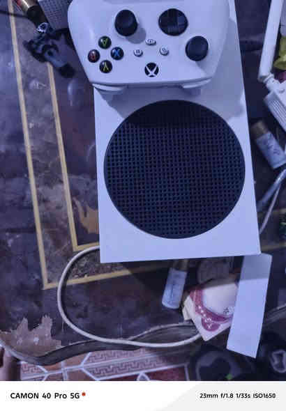 Xbox series s للبيع نضيف جدام مامفتوح ولامصلح مع جميع ملحقاتة والكارتونة والجويستك الاصلي السعر  350.000 مكاني البصرة الهارثة للتواصل ***********
