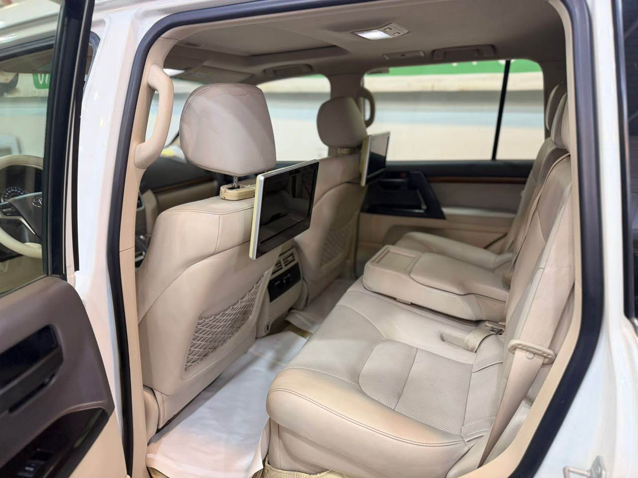 ‎تويتا لاند كروز _ موديل _2018 _  GXR.V6
‎موصفات.فوول جيهان اصلى 🦅🔥
‎محرك.(v6) 
‎بسم الله الرحمان الرحيم

‎ملاحظه رجائن سياره (بدون مراوس)🖐🏼

‎تويتا لاند كروز موديل (2018)  
‎🔶سياره مواصفات GXR. V6 .
‎🔶سياره (v6) سلندر
‎🔶سياره كفاله عامه دعاميه لي دعاميه 
‎بدون صبغ +بدون شخت + بدون حالوب 
‎بدون رمل  _ بدون حصوه+حتا دعاميات 
 
‎🔶سياره ماشيه(170) الف كيلو فقط حقيقي
‎🔶٤ اطارات و ويل جديد حلو بدوناي نقص 
‎🔶سياره مواصفات (GXR ) ماشاالله حالو 

‎🔶محرك + گير كل بشرت مامفتوح 
‎بدون صوت + بدون دخان 

‏‎🔶( مواصفات) 
‎( سلايت + ثلاجة  
‎كوشنات كهرباي ٣ دگم _ حاساس خلفي و امامي_ بصمه + كاميرا بلايت + ٨ ارباگ +  + لايتات زينون+ +داغل بيجى+دابل اكسل + سندوق شفط بلادى+ ٣ شاشات (بلادى+)

‎🔶تحويل بشرط مباشر حول سنوية ورقم  كل جديد

‎🔶مكان سياره كركوك 
🔶***********
‎🔶سعر (480)ورقه كركوك, العراق
