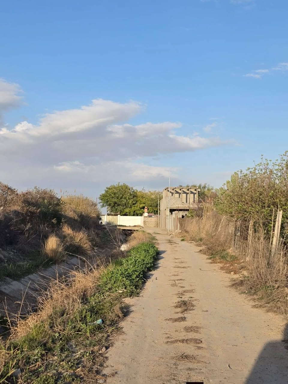 🔥 فرصة استثمارية لا تعوّض 🔥
للبيع بستان زراعي مميز مزروع عنب
المساحة: دونم كامل
نوع العقار: طابو زراعي 
📍 موقع استراتيجي جداً:
قريب الغواضر – مدخل 2
مجاور منتجع الجبل
ويقع على الفرع المقابل لمنتجع رويال
✨ مميزات العقار:
✔ أرض خصبة وجاهزة للاستثمار الزراعي
✔ موقع حيوي مناسب للمشاريع السياحية
✔ يصلح لبناء منتجع فاخر أو عدة مشاريع استثمارية

📞 للاستفسار : ***********
