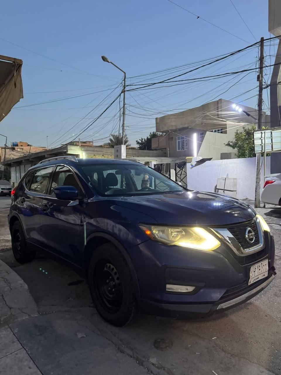 🚗 للبيع: نيسان روج SL 2018
📍 مكان السيارة: بغداد – حي القاهرة
📞 للتواصل: ***********
💰 السعر : 130  ورقة – قابل للتفاوض
📊 المسافة المقطوعة: 140 ألف كيلومتر
🛠️ المحرك: 4 سلندر – 2500cc

⚠️ أضرار السيارة:
• وارد أمريكي
• ضرر في الجاملغ جهة السائق- بونيد مبدل 
• صور الحادث مرفقة مع الصور

📌 تفاصيل إضافية:
• رقم السيارة بغداد مشروع وطني
• باسم المالك تحويل مباشر
• لون السيارة أزرق حبري
