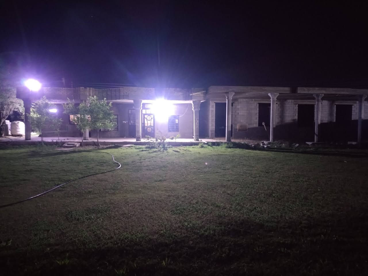 يا الله سلام عليكم ورحمة الله وبركاتة دونم معه دار مساحه 250متر ومضيف 5×15 طابو زراعي 25طابو المحموديه  العنوان بغداد الرضوانيه قرب سريع الدولي قرب من لواء 55 باقي التفاصيل كاملة عل واتساب او اتصال ***********
