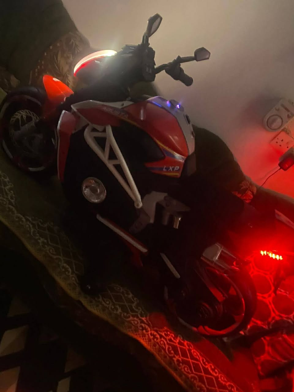 السلام عليكم ماطور شحن مال  أطفال للبيع جديد  السعر 100 وبي مجال للاستفسار***********
