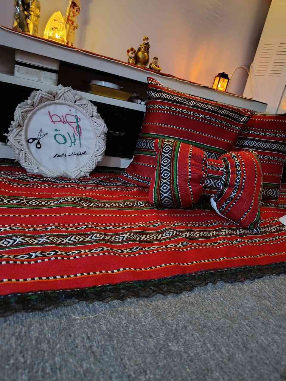 الصور يمي ويم زبونتي 🥹 
الف عافيه حياتي 
مفارش تخم 2 
4 وجوه كوشات 
وجهين فيونكه 
نوع القماش صوف شانيل سوري ثقيل 
السعر 35 الف


**إذا كنت صاحب هذا الإعلان وتريد حذفه لأي سبب، رجاءا أرسل رسالة إلى الدعم الفني**