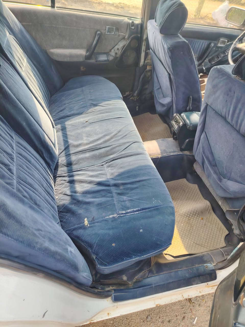 سيدان للبيع ايسر بلاد رقم الماني مكينة فيفي تي كير خير من الله سنوية ساقطة ب2022 صاحبها موجود يريد تحويل ثاني يوم تايرات نظيفة حدادية كهرائيات كلها شغاله سعرها 34 وبيها مجال حك الجية مكان السيارة سوق الشيوخ باقي التفاصيل اتصل على الرقم ***********
