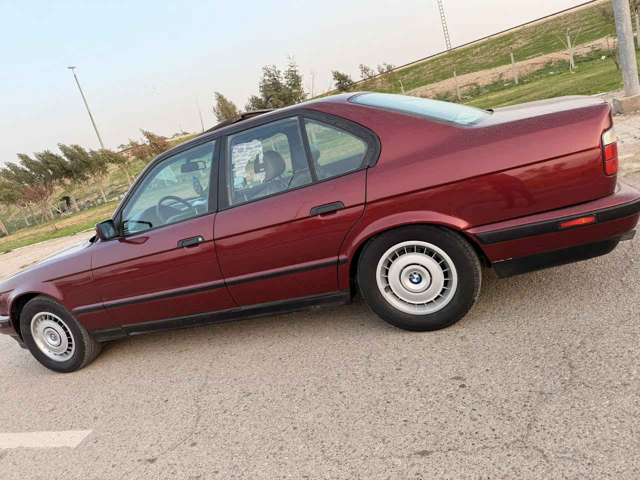 سلام و عليكوم بي ام 525مكسر فانوص كيراوتوماتيك سيارة فول مواصفات كوشن كهربا جلد بيجي موديل 1992فتحة بجم عريض تايرات جديد صدر جديد  سيارة جهاز كير محمرك شرط انطيك كفالة عامة تحويل يوم ثانين ٠***********
