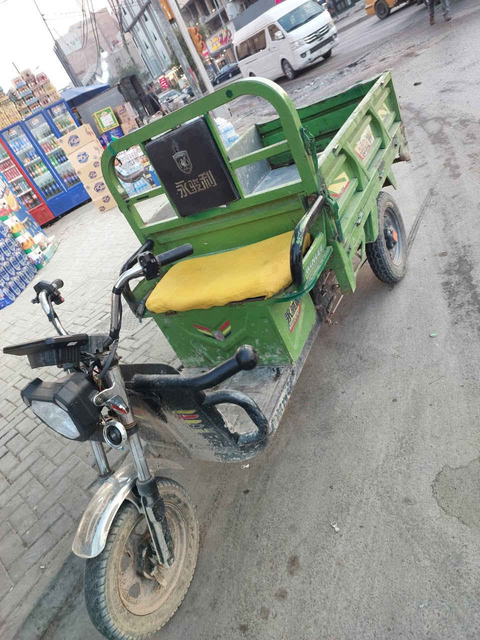 البيع الحجم الوصط مابيه اي نقص بس البكلاتات بطاريات فول تجي تفحص سعر 700 سكن بغداد متواجد خاص او هاذه رقمي ***********
