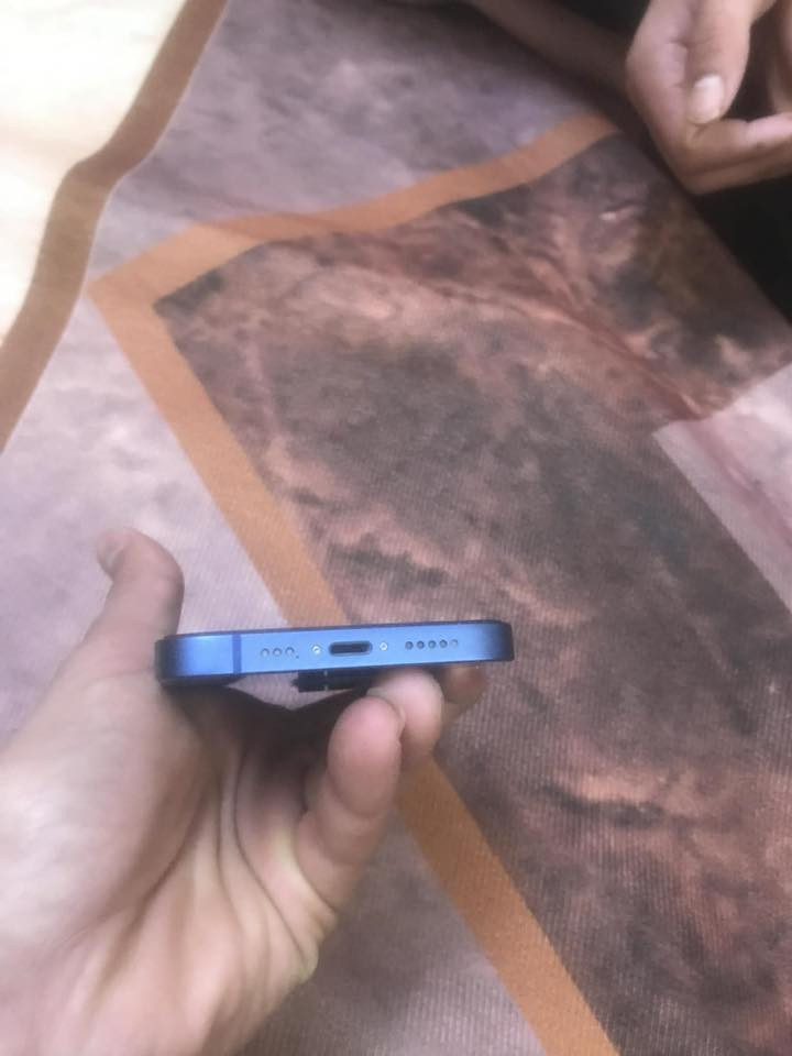 آيفون 13عادي للبيع ما مفتوح شرط بطاريه 86رقم ***********
