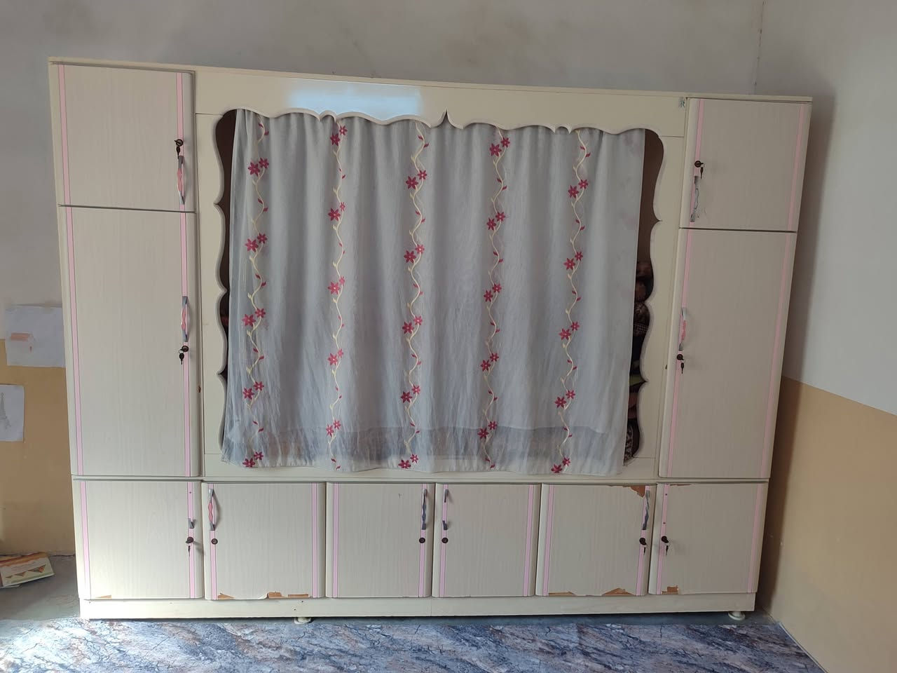 مجموعات اغراض لبيع كله نظيف وجديد وعل فحص نبيع ونشتري ونراوس عندك اي شي دزه خاص او عل واتس اب ***********
