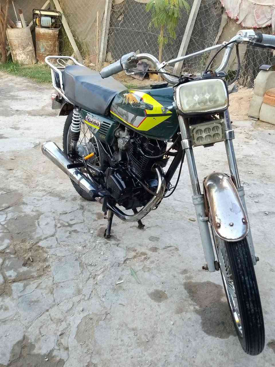 السلام عليكم دراجه اربعه كير المكينه نوعيتهة سوده صفر جاج الدراجه كلك وبيه ضمان عن السرقه وهاي نضافته نفس ما تشوف السعر: 325الف وبيه مجال:المكان ديوانيه
الرقم: *********** متواجد واتساب /ماسنجر  الشراي بيه خير ويدلل .
