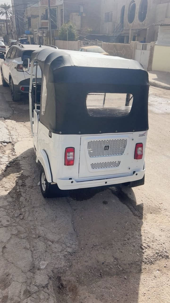 سلام عليكم تكتك 2021 رقم وسنويه بغداد
تكتك مصبوغه عام الجماليه مابيها معجون شي قليل بيها 
مكينه مجفته ومكينه ناعمه خير من الله لاتنقيص ولاتبخير 
مبدل بيها كلشي جديد تايرات جدد جادر اصلي شركه جديد كهربائات كلها شغله سوادات كلهن مصبوغات جدد اينقص مابيها جديده تكتك راجع وضع شركه اي ضربه مابيها تعال افحص وشوف بعينك وصابغها فرن ومبيتها بالفرن كشر ناعم ويلمع 
العنوان بغداد الجديده قرب جبار ابو شربت 
السعر 7500 وبيها مجال اتصل وتدلل
الرقم ***********
