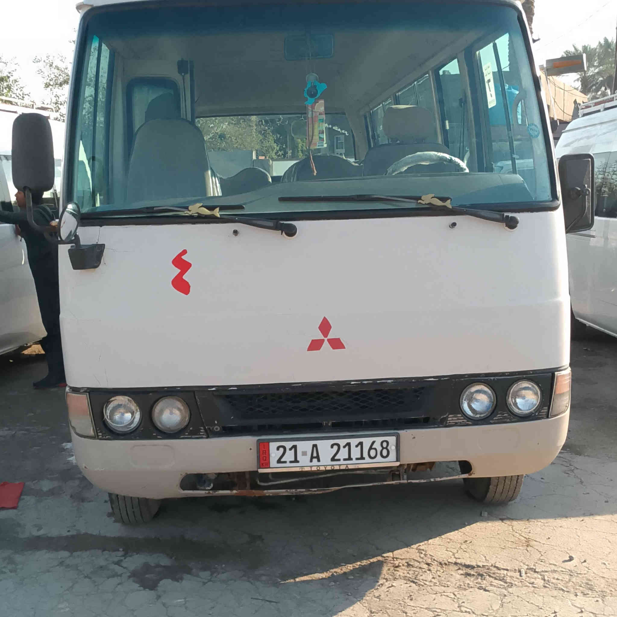 سلام عليكم كوستر روزه موديل 2005  محرك بانزين كير مكفول حداديه السعر 140 العنوان بغداد. الرشيد رقم الهاتف ***********
